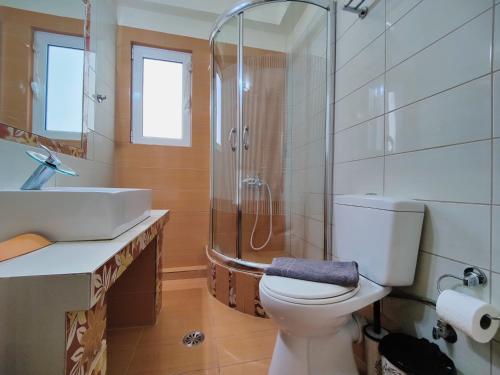 Phòng tắm tại Finikas Vacation Villa Artemida