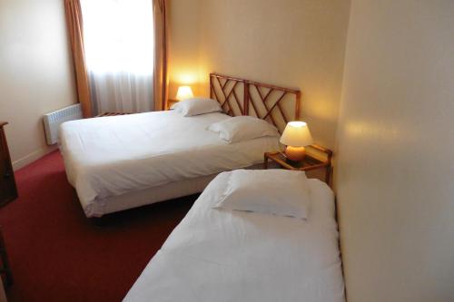 Hôtel de l'Orme, Akenaにあるベッド