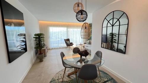 Fotografie z fotogalerie ubytování Stylish 2 bedroom apartment in La Cala Golf v destinaci Mijas