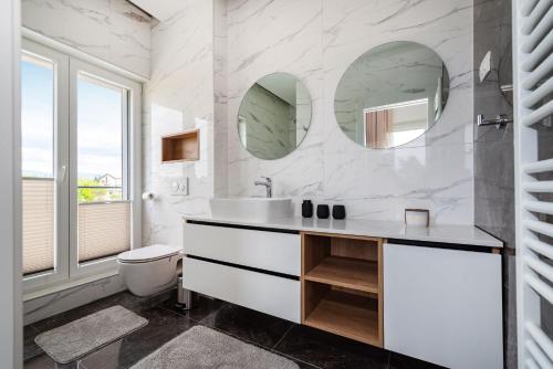 Ένα μπάνιο στο Exceptional Villa Idalia near ZADAR, NIN & QUEENS BEACH, Heated Pool, Privacy