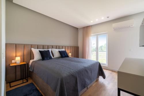 Ένα ή περισσότερα κρεβάτια σε δωμάτιο στο Exceptional Villa Idalia near ZADAR, NIN & QUEENS BEACH, Heated Pool, Privacy