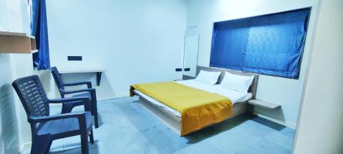 Säng eller sängar i ett rum på TULSI VILLA- The Holiday Home