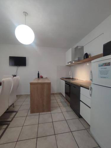 Η κουζίνα ή μικρή κουζίνα στο Apartments Laus