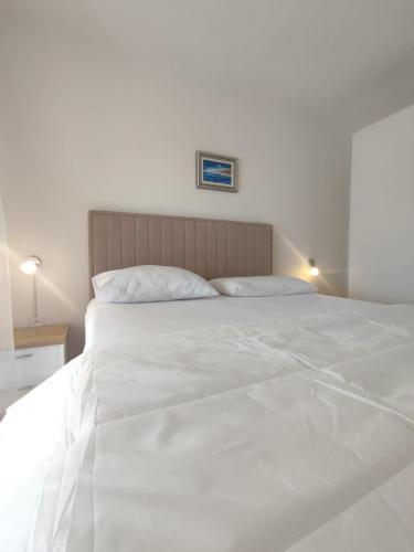 Ένα ή περισσότερα κρεβάτια σε δωμάτιο στο Apartments Laus