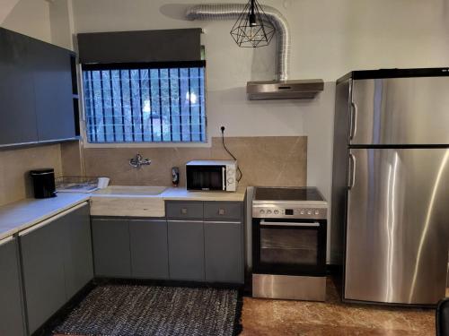 Η κουζίνα ή μικρή κουζίνα στο Dilion Guest House