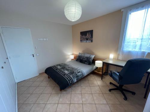 a bedroom with a bed and a desk and a chair at Chambre Privée en colocation dans un appartement Vaulx en Velin Centre in Vaulx-en-Velin