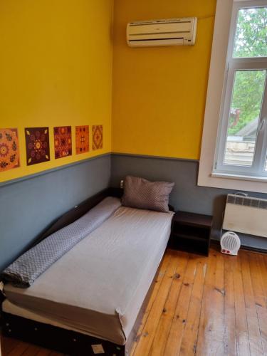 Voodi või voodid majutusasutuse Hostel Red toas
