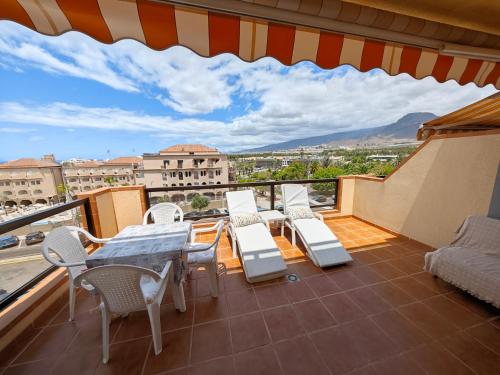 Big Ocean Terrace - Walk to Las Vistas Beach & Golden Mile