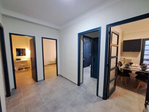 Sapphire Blue Saint-Charles