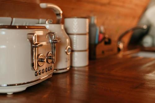a toaster sitting on top of a wooden table at Modulog 3 At Tapnell Farm in Yarmouth
