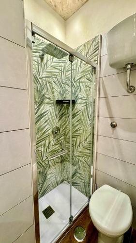 a shower stall with a toilet in a bathroom at Del Regno Holiday House in Pompei