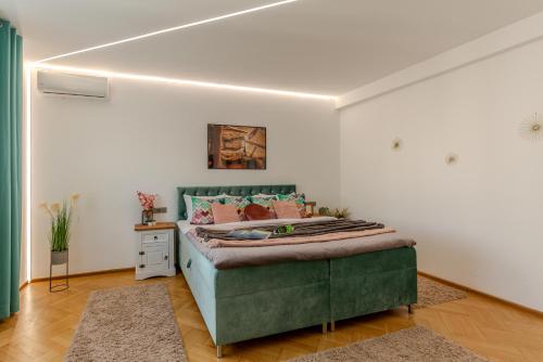 Gallery image of Luxury Penthouse - 2 BR Jacuzzi Apart near Grand Hotel at Universitate in Bucharest