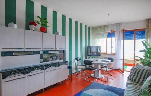 a living room with green and white striped walls at Lovely Apartment In Villarosa Di Martinsicuro in Villa Rosa