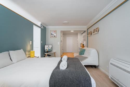 Ένα ή περισσότερα κρεβάτια σε δωμάτιο στο GuestReady - Porto by Pilar Ridge