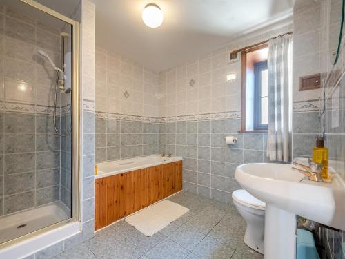 a bathroom with a sink and a toilet and a shower at Barnstable - Uk46888 in Kilmory