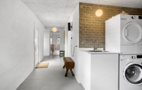 a white kitchen with a washer and dryer in it at Lovely Home In Thisted With Wifi in Thisted