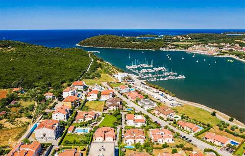 Nice Home In Medulin With Wifi