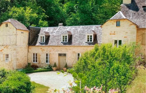 5 Bedroom Gorgeous Home In Sarrazac