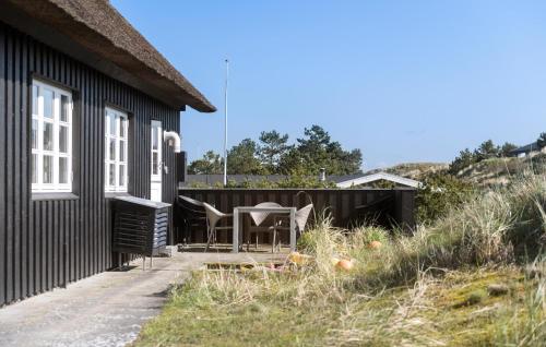 Hoone, kus puhkemaja asub