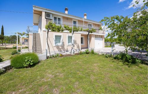 Awesome Home In Katuni Rubici, Prpusa