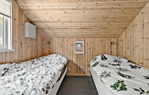 Кровать или кровати в номере 1 Bedroom Nice Home In Holbk
