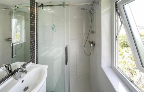 Ein Badezimmer in der Unterkunft Nice Home In Lauwersoog With Wifi