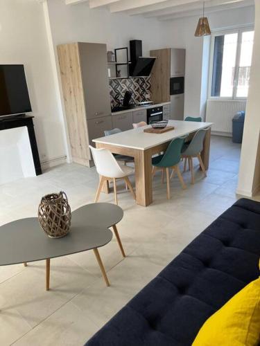 Maison avec piscine et étang, un coin de paradis