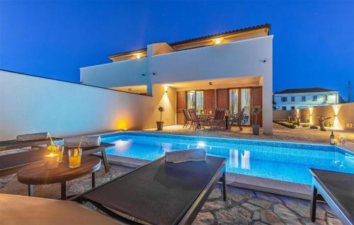 3 Bedroom Awesome Home In Vodnjan