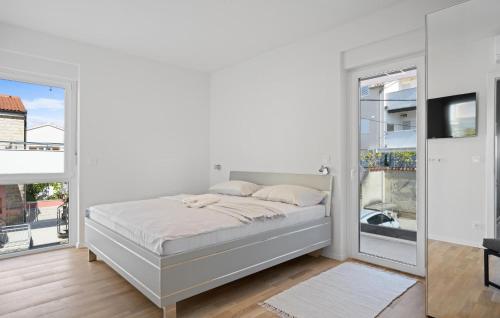 Gorgeous Apartment In Vodice With Wifi