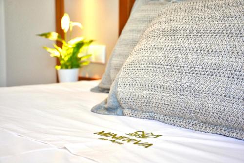 Llit o llits en una habitació de Minerva Estate Corfu