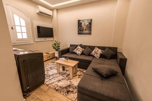 a living room with a couch and a tv at Golden House - جولدن هاوس التجمع الخامس in Cairo