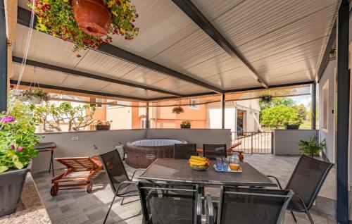 Αίθριο ή υπαίθριος χώρος στο Pet Friendly Home In Banjevci With Wifi