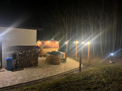 Zahrada ubytování Domek w lesie Sauna i Gorąca balia Wellness&Spa