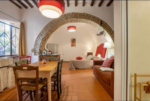 a living room with a table and a couch at Le Fonti di San Gimignano in San Gimignano