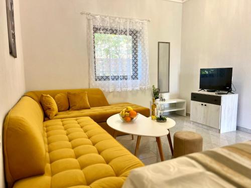Guest House Juliaにあるテレビまたはエンターテインメントセンター