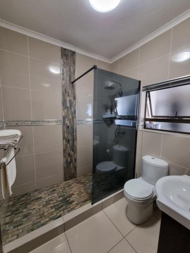 Bilik mandi di The Ridge BnB