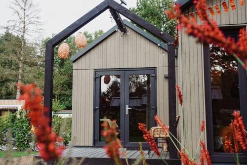 a small shed with a large glass door at Hjort I Tiny House in Epe