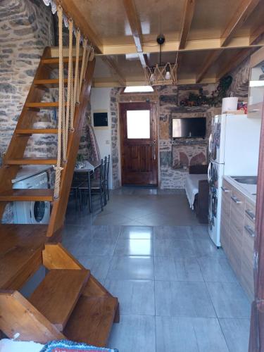 ΜΕΣΤΑ - ΠΛΑΤΕΙΑ