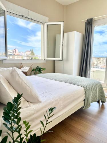 2 Doors- Luxury by the sea, easy parking