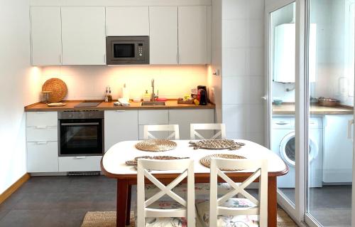 a kitchen with a table and chairs in a kitchen at BAKEA Apto con jardín privado in Bakio