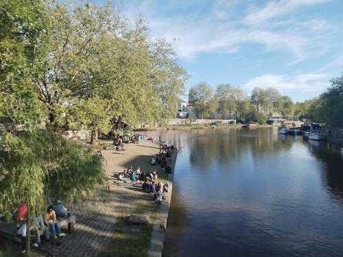Photo de la galerie de l'établissement T2 lumineux meublé sur l'eau sans vis à vis, à Nantes