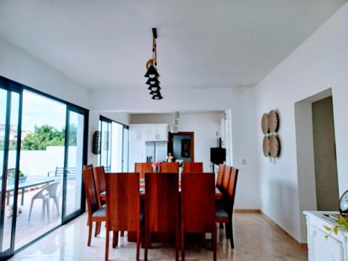 a kitchen and dining room with a table and chairs at VILLA ALIMAR in La Palmita