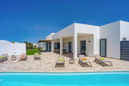 Villa Tirma by Villa Plus