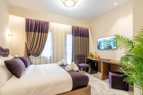 Postel nebo postele na pokoji v ubytování FLOARA DI MUNTE Forest Luxury Suites