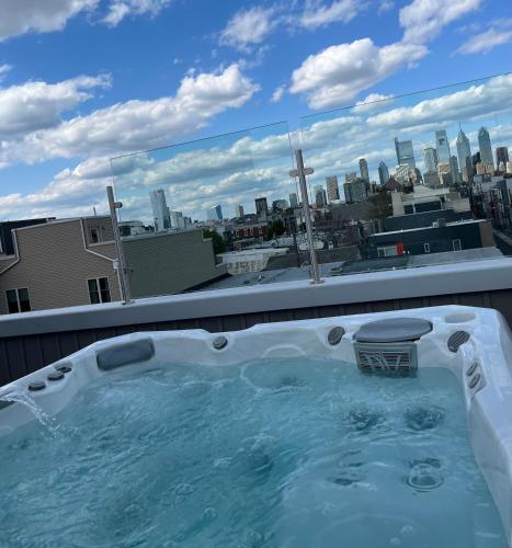 a jacuzzi tub on a rooftop with a city skyline at Hot Tub Four Seasons in Philadelphia