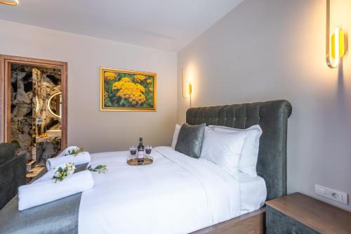 a bedroom with a large white bed with white pillows at FLOARA DI MUNTE Forest Luxury Suites in Metsovo