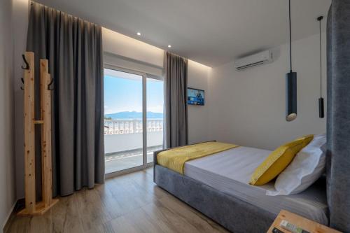 Postel nebo postele na pokoji v ubytování Cako Rooms Saranda