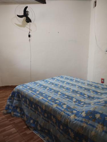Un pat sau paturi într-o cameră la Rosane's Casa de temporada Praça Niterói