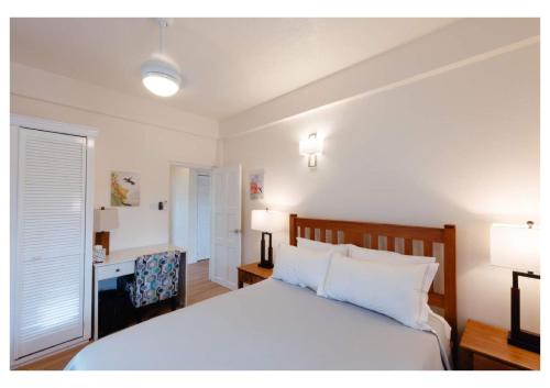 Un ou plusieurs lits dans un hébergement de l'établissement Luxurious Oasis for groups