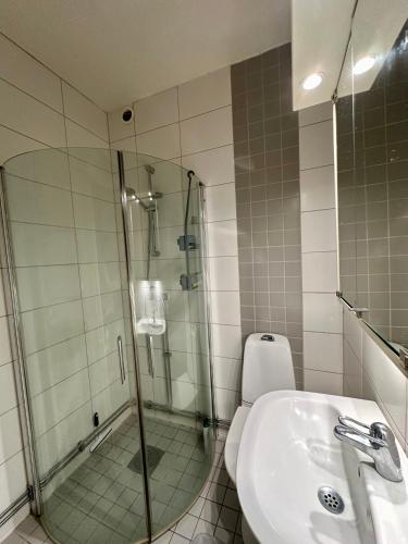 Et badeværelse på Guesthouse Möllan